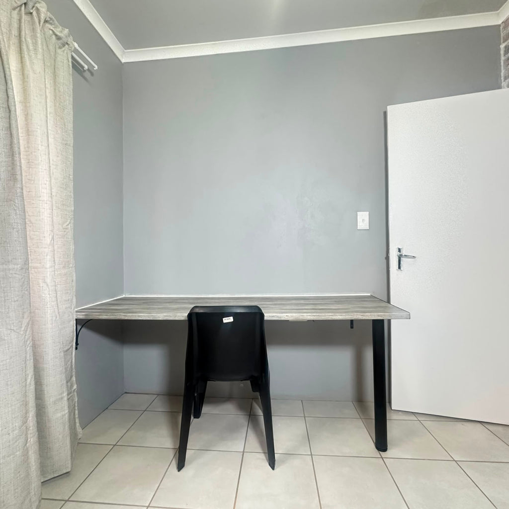 Desk ( Prepack )1200x 600 Study desk with 1 leg fitted