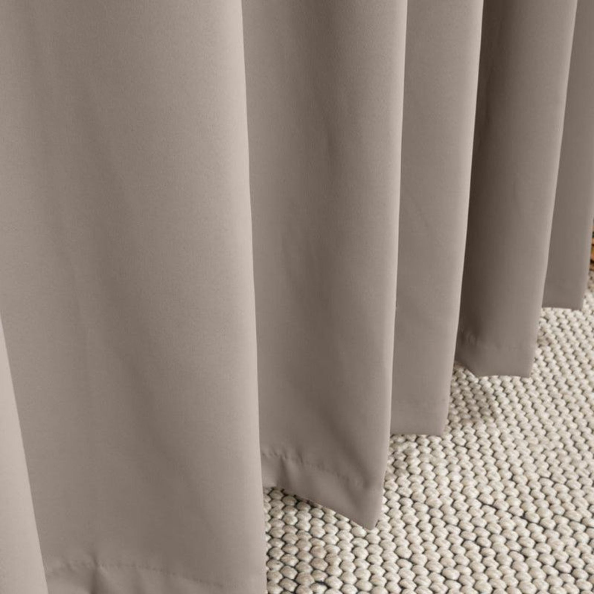 Curtain Taped  ( 230 cm x 218cm ) Drop
